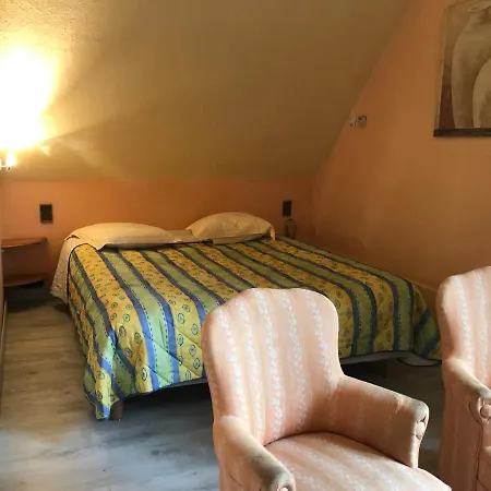 Logis & Restaurant - De La Foret Hotel